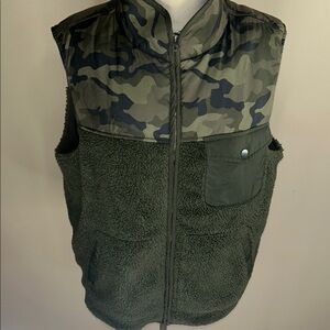 Goodfellow & Co Camouflage and Olive Vest